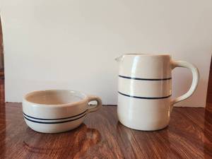 lot 10 image: Selection of Marshall Pottery - mug and pitcher