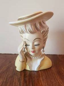 lot 13 image: Vintage Lady Head in Yellow vase - Japan