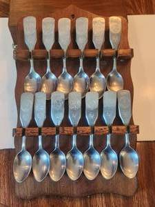 lot 19 image: Vintage set 13 spoons representing the 13 colonies and display holder by United Silver Company
