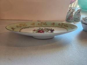 lot 29 image: Vintage Arnart 5th Ave hand painted porcelain relish dish