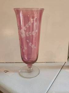 lot 30 image: Vintage cranberry depression glass vase - etched flower design with clear base