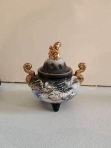 lot 34 image: Vintage small dragon ware 3 footed incense burner