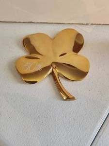 lot 42 image: 1986 Gerity products 24kt gold 50th anniversary clover