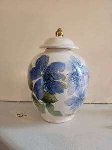 lot 43 image: Hand crafted lidded ginger jar-urn