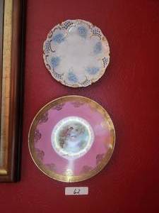 lot 62 image: Selection of 2 collector plates