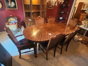 lot 55 image: Dining room table and chairs - 6 chairs, 1 insert (18 x 42) -