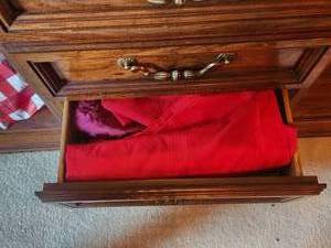 lot 71 image: Selection of Linens