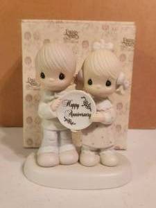 lot 39 image: Precious Moments - 1983 God Blessed our years together... - Jonathan & David - E-2853
