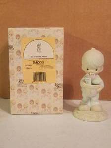 lot 33 image: Precious Moments - 1990 To A special Mum - 521965