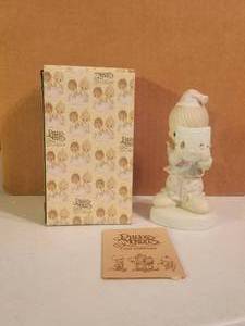 lot 253 image: Precious Moments - 1981 Put on a Happy Face... - Jonathan & David - PM-822