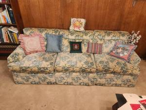 lot 360 image: Couch