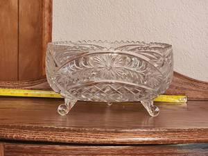 lot 78 image: Vintage lead crystal footed bowl by Worlds finest Imperlux