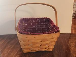 lot 83 image: Longaberger Basket - 2001