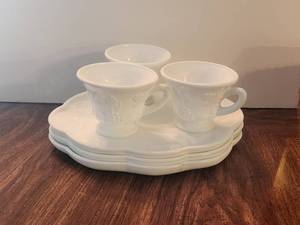 lot 85 image: Vintage set of 3 Indian Glass luncheon sets
