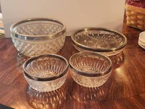 lot 86 image: Selection of vintage silver rim lead crystal glass bowls and 3 sectioned dish
