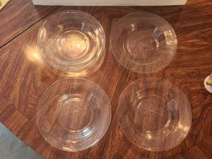 lot 89 image: Set of 4 glass plates with crosses- Faith, Love, Hope, and Peace