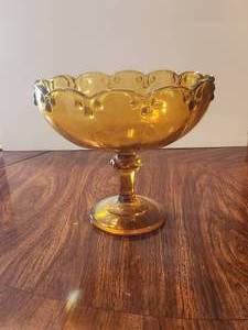 lot 97 image: Vintage Indiana glass large amber scalloped rim pedestal bowl
