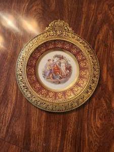 lot 101 image: Vintage collector plate in ornate frame
