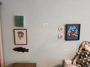lot 422 image: Selection of hanging wall art