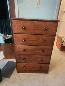 lot 413 image: Wood dresser