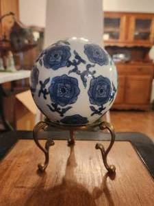 lot 122 image: Vintage blue and white porcelain orb-carpet ball with stand