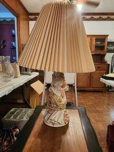 lot 126 image: Antique Porcelain lady figure lamp