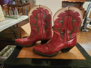 lot 148 image: Pair of Whit-bern boots
