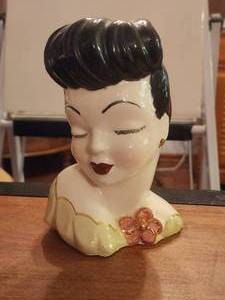 lot 135 image: Vintage 1950s Polynesian Lady head vase