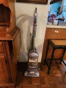 lot 162 image: Shark vacuum cleaner