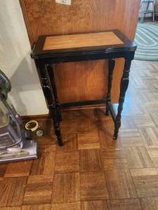 lot 163 image: Nice wood side table