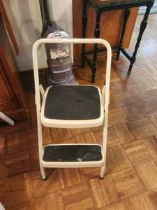 lot 236 image: Cosco 2 step stool