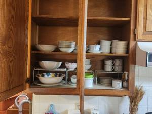 lot 165 image: Dishes in upper cupboard