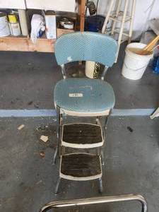 lot 170 image: Vintage stool with seat