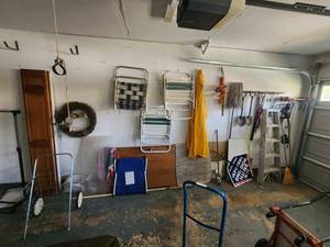 lot 173 image: Selection of items along wall in garage
