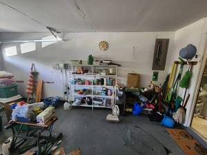 lot 176 image: Selection of items along wall in garage