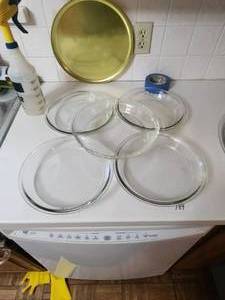 lot 182 image: Selection of 5 glass pie pans