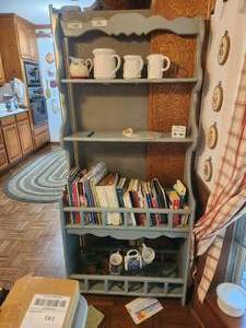 lot 185 image: Nice vintage wood farmhouse shelf