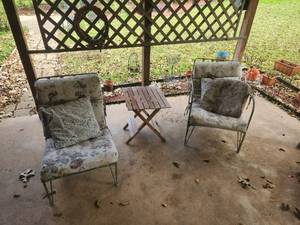 lot 190 image: Selection of metal outside patio furniture