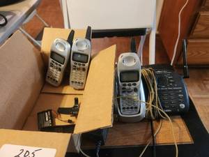lot 205 image: Uniden phone