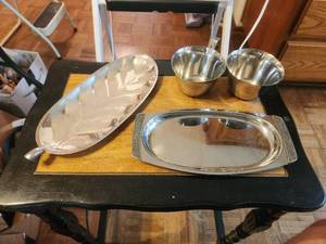 lot 209 image: Stainless steel creamer and sugar bowl with tray