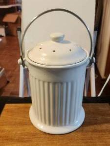 lot 216 image: Norpro Ceramic compost keeper