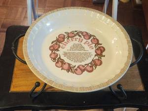 lot 222 image: Royal Jeannette pie pan with stand