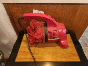 lot 231 image: Red Devil vacuum cleaner