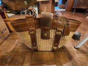 lot 280 image: Woven straw and leather handbag