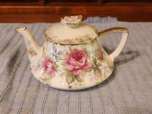 lot 249 image: Vintage Lefton hand painted with roses coffee-Tea pot