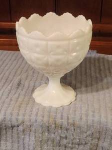 lot 254 image: Vintage Napco milk glass pedestal cand dish