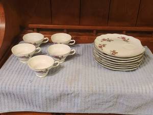 lot 256 image: Set of 5 complete with 2 extra plates porcelain luncheon set with rose pattern
