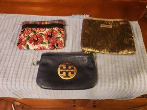 lot 271 image: Selection of 3 ladies wallets - Tony Burch, Modella