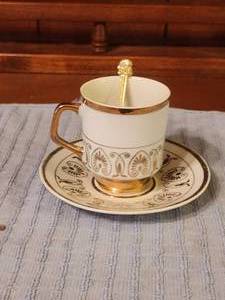 lot 273 image: Vintage Japanese teacup with miniature spoon