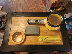 lot 284 image: Selection of magnifying assisted reading items